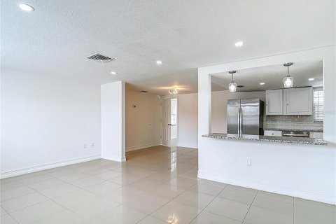 Casa en venta en Port Richey, Florida, 3 dormitorios, 126.35 m2 № 1910868 - foto 3