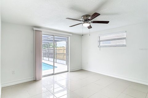 Casa en venta en Port Richey, Florida, 3 dormitorios, 126.35 m2 № 1910868 - foto 18