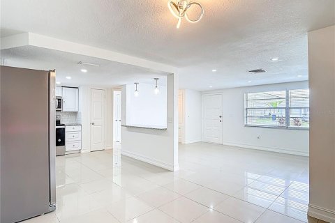 Casa en venta en Port Richey, Florida, 3 dormitorios, 126.35 m2 № 1910868 - foto 9
