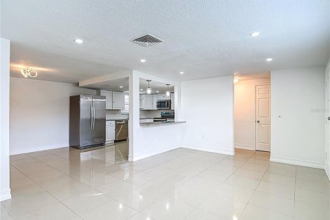 Casa en venta en Port Richey, Florida, 3 dormitorios, 126.35 m2 № 1910868 - foto 4