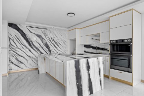 Condominio en venta en Aventura, Florida, 3 dormitorios, 252.69 m2 № 1713939 - foto 3