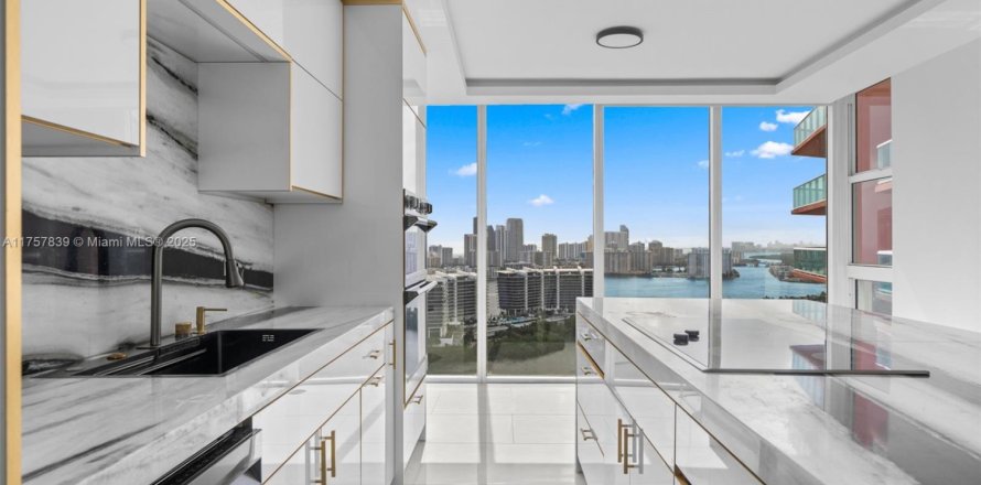Condominio en Aventura, Florida, 3 dormitorios  № 1713939