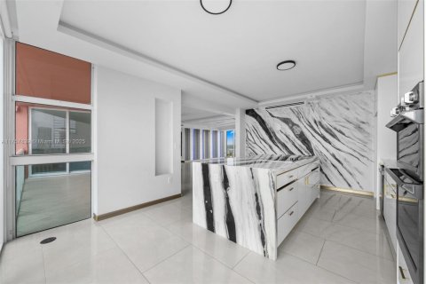 Condominio en venta en Aventura, Florida, 3 dormitorios, 252.69 m2 № 1713939 - foto 4