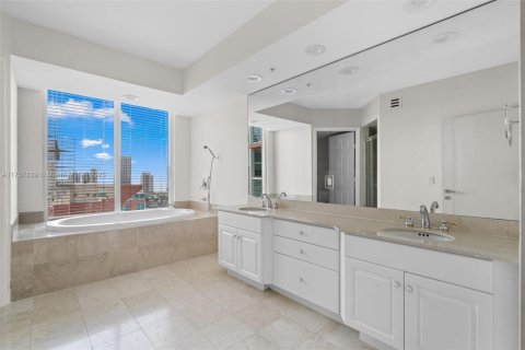 Condominio en venta en Aventura, Florida, 3 dormitorios, 252.69 m2 № 1713939 - foto 20
