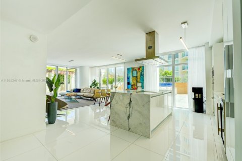 Condominio en venta en Sunny Isles Beach, Florida, 3 dormitorios, 173.26 m2 № 1895253 - foto 11
