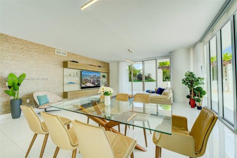 Condominio en venta en Sunny Isles Beach, Florida, 3 dormitorios, 173.26 m2 № 1895253 - foto 15