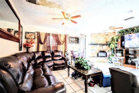 Villa ou maison à vendre à Tampa, Floride: 4 chambres, 186.73 m2 № 1750215 - photo 3