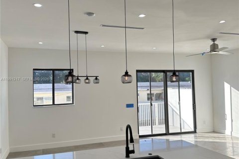 Adosado en alquiler en Dania Beach, Florida, 4 dormitorios, 186.92 m2 № 2057464 - foto 13