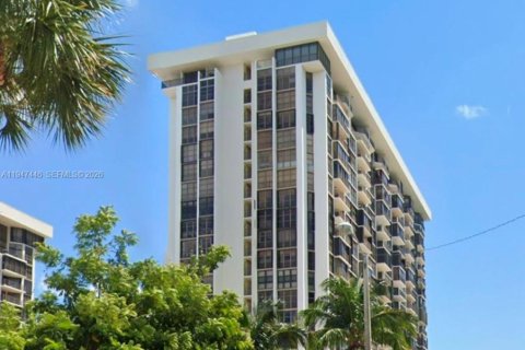 Condominio en Miami, Florida, 2 dormitorios  № 2003343