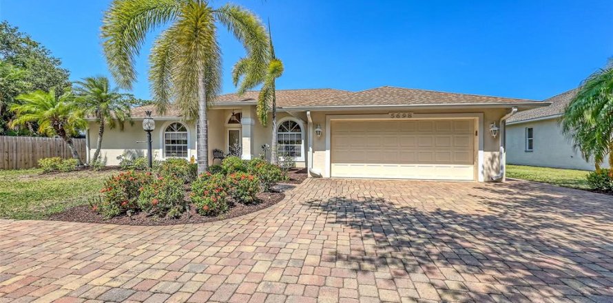Casa en Sarasota, Florida 4 dormitorios, 186.55 m2 № 1759669