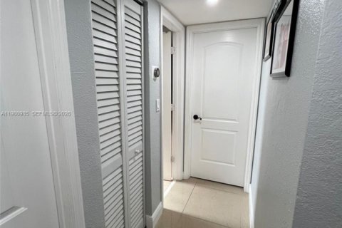 Снять в аренду кондоминиум в Майами, Флорида 3 спальни, 108.42м2, № 2044207 - фото 16