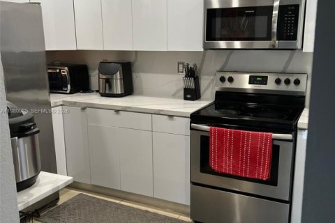 Снять в аренду кондоминиум в Майами, Флорида 3 спальни, 108.42м2, № 2044207 - фото 3