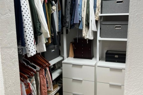 Снять в аренду кондоминиум в Майами, Флорида 3 спальни, 108.42м2, № 2044207 - фото 29