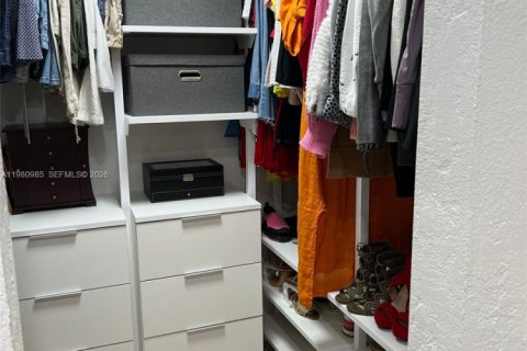 Снять в аренду кондоминиум в Майами, Флорида 3 спальни, 108.42м2, № 2044207 - фото 24