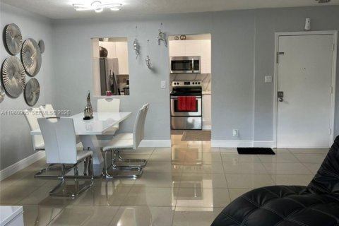 Снять в аренду кондоминиум в Майами, Флорида 3 спальни, 108.42м2, № 2044207 - фото 8