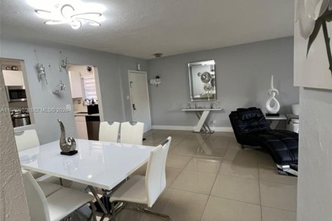 Снять в аренду кондоминиум в Майами, Флорида 3 спальни, 108.42м2, № 2044207 - фото 28