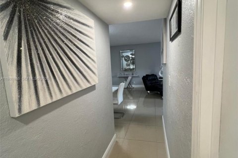 Снять в аренду кондоминиум в Майами, Флорида 3 спальни, 108.42м2, № 2044207 - фото 9