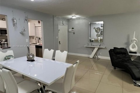 Снять в аренду кондоминиум в Майами, Флорида 3 спальни, 108.42м2, № 2044207 - фото 20