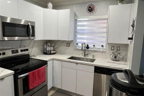 Кондоминиум с 3 спальнями в Майами, Флорида № 2044207