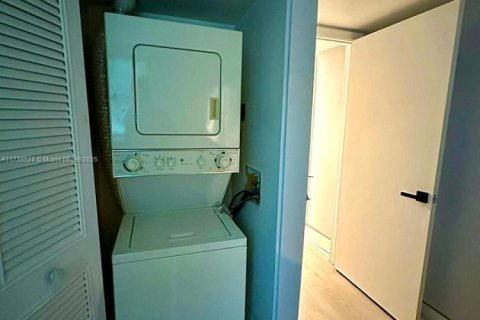 Copropriété à vendre à Miami, Floride: 2 chambres, 147.34 m2 № 1943355 - photo 14