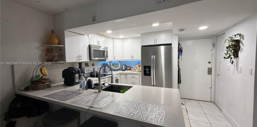 Condominio en Miami, Florida, 2 dormitorios № 1895572