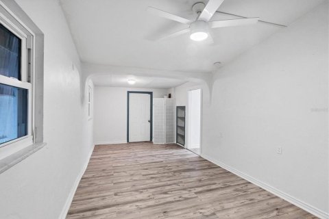 Купить виллу или дом в Норт-Порт, Флорида 9 комнат, 121.61м2, № 1522557 - фото 16