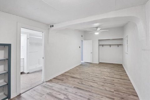 Купить виллу или дом в Норт-Порт, Флорида 9 комнат, 121.61м2, № 1522557 - фото 17