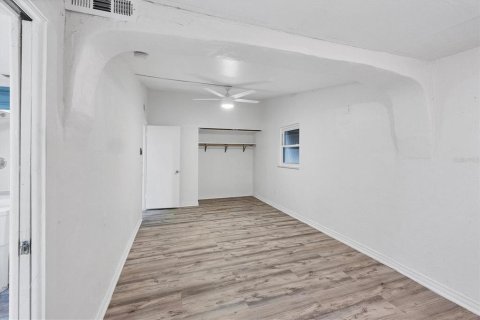Купить виллу или дом в Норт-Порт, Флорида 9 комнат, 121.61м2, № 1522557 - фото 18