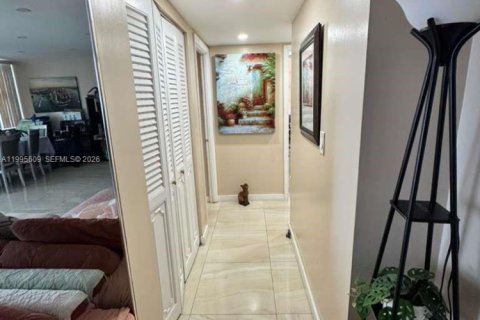 Купить кондоминиум в Норт-Майами, Флорида 2 спальни, 110.37м2, № 2058266 - фото 9