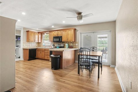 House in Lakeland, Florida 4 bedrooms, 161.84 sq.m. № 2420483 - photo 7