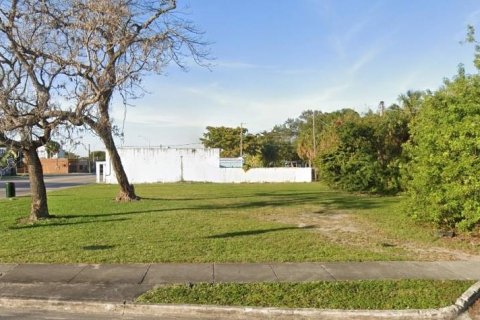 Купить коммерческую недвижимость в Майами, Флорида № 1977180 - фото 2