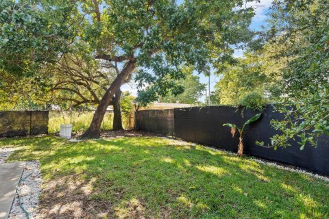 House in Miami, Florida 3 bedrooms, 92.62 sq.m. № 1994894 - photo 18