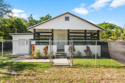 House in Miami, Florida 3 bedrooms, 92.62 sq.m. № 1994894 - photo 5
