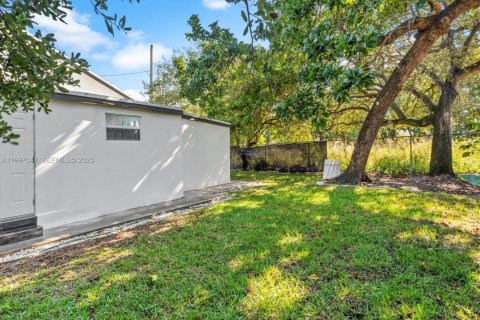 House in Miami, Florida 3 bedrooms, 92.62 sq.m. № 1994894 - photo 17