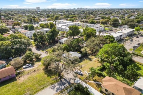 House in Miami, Florida 3 bedrooms, 92.62 sq.m. № 1994894 - photo 29