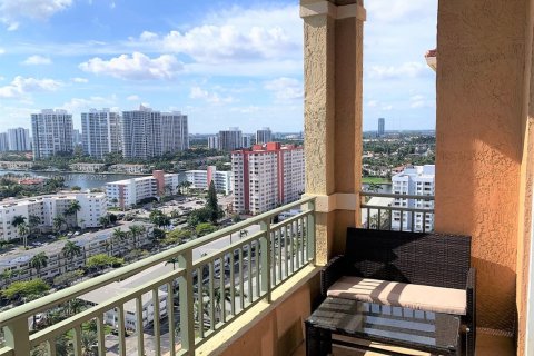 Condo in Hallandale Beach, Florida, 2 bedrooms  № 1895705 - photo 3