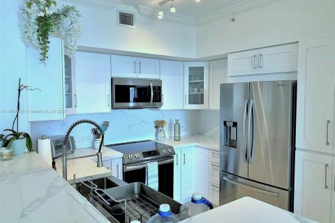 Condo in Hallandale Beach, Florida, 2 bedrooms  № 1895705 - photo 6