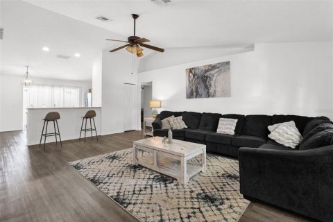 Villa ou maison à vendre à Poinciana, Floride: 3 chambres, 133.31 m2 № 2434873 - photo 3