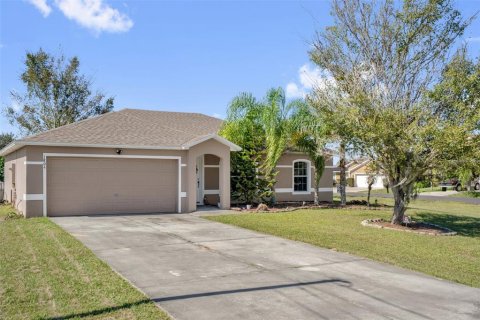 Villa ou maison à vendre à Poinciana, Floride: 3 chambres, 133.31 m2 № 2434873 - photo 2