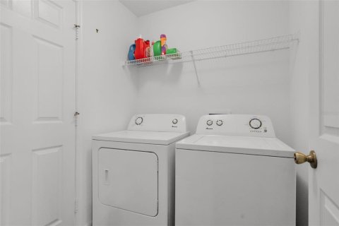 Villa ou maison à vendre à Poinciana, Floride: 3 chambres, 133.31 m2 № 2434873 - photo 21