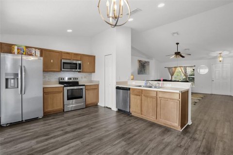 Villa ou maison à vendre à Poinciana, Floride: 3 chambres, 133.31 m2 № 2434873 - photo 8