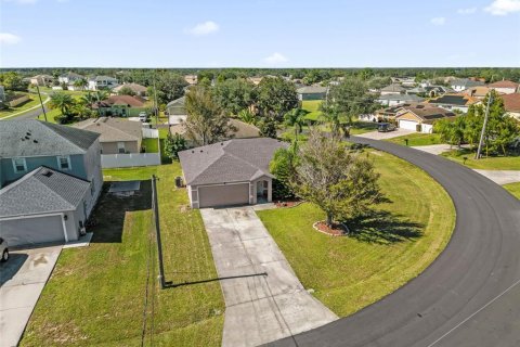 Villa ou maison à vendre à Poinciana, Floride: 3 chambres, 133.31 m2 № 2434873 - photo 28
