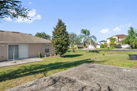 Villa ou maison à vendre à Poinciana, Floride: 3 chambres, 133.31 m2 № 2434873 - photo 22