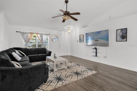 Villa ou maison à vendre à Poinciana, Floride: 3 chambres, 133.31 m2 № 2434873 - photo 5