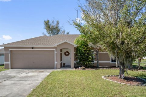 Villa ou maison à Poinciana, Floride 3 chambres, 133.31 m2 № 2434873