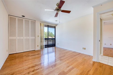 Townhouse in Saint Petersburg, Florida 3 bedrooms, 148.64 sq.m. № 2109976 - photo 29