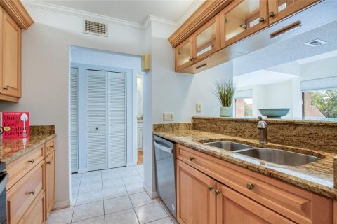 Townhouse in Saint Petersburg, Florida 3 bedrooms, 148.64 sq.m. № 2109976 - photo 6