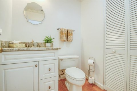 Townhouse in Saint Petersburg, Florida 3 bedrooms, 148.64 sq.m. № 2109976 - photo 12