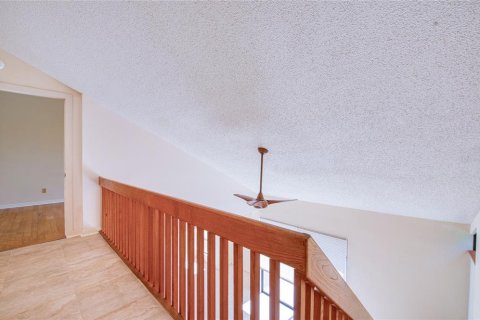 Townhouse in Saint Petersburg, Florida 3 bedrooms, 148.64 sq.m. № 2109976 - photo 13