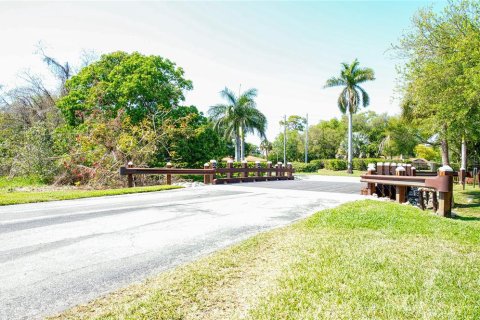 Townhouse in Saint Petersburg, Florida 3 bedrooms, 148.64 sq.m. № 2109976 - photo 27